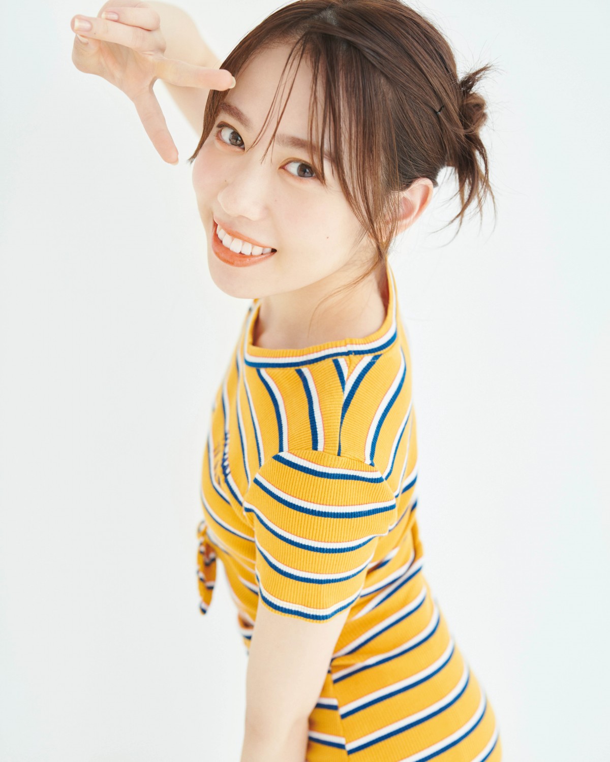 伊達さゆり、ヘルシー美肌＆キュートな笑顔で魅了 新創刊“声優