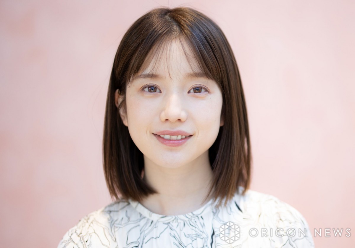 弘中アナ　アイコラ 弘中綾香、笑顔で産休入り報告「イェーイ！」 『激レアさん』後任は「テレビ朝日の先輩後輩が…」 | ORICON NEWS