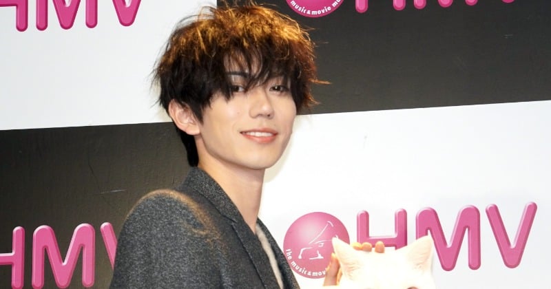 Actor Kohei Higuchi Talks about His Beloved Cat in “Higuchi Kohei 2024 Calendar” Pre-Release Event