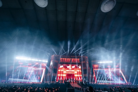 wStray Kids 5-STAR Dome Tour 2023x̓h[sStary Kids  Be:cY 