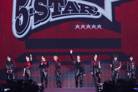 wStray Kids 5-STAR Dome Tour 2023x̓h[sStary Kids@BeFΈ䈟icYʐ^j 