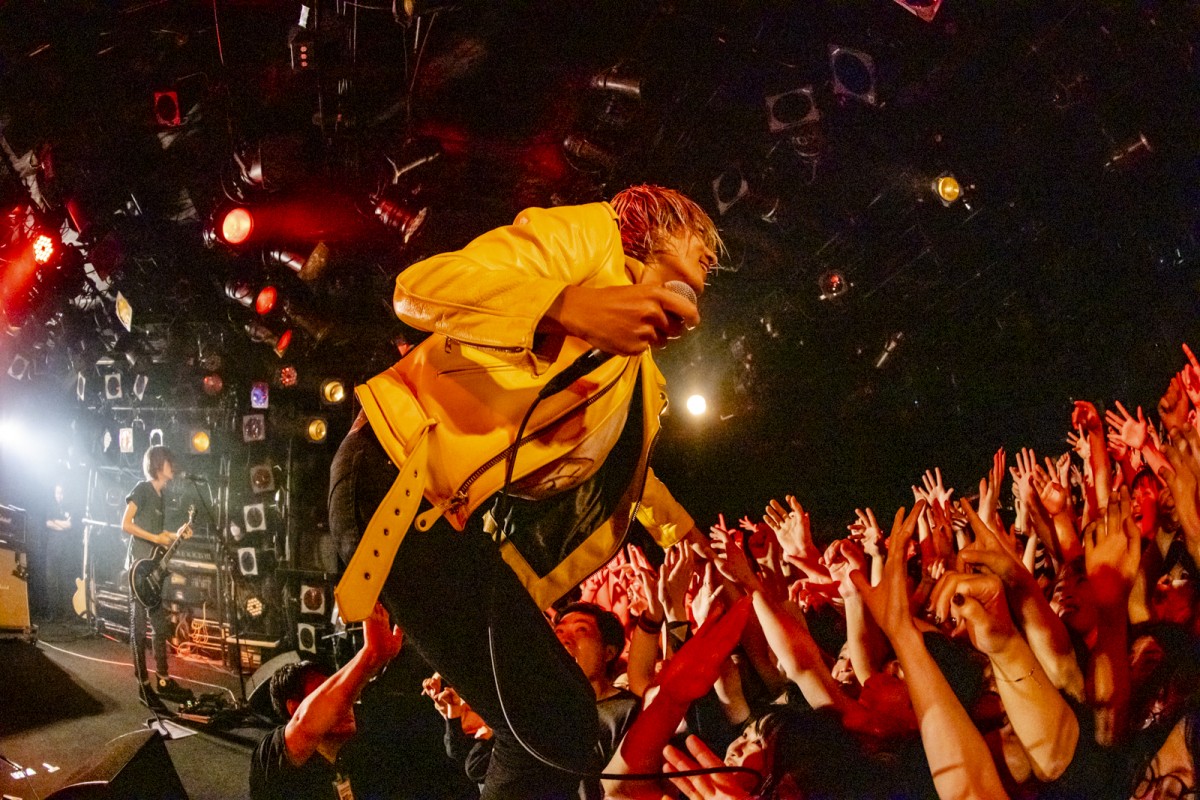a flood of circle、ストレイテナーとの“真っ向勝負”で垣間見せ