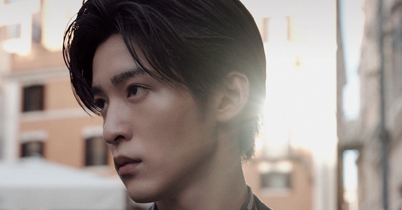 激レア 目黒蓮 着用モデル 新品未使用 APOCRYPHA オールインワン F 目黒蓮：フェンディ着こなし美背中披露 10ページの特集も 「ヌメロ