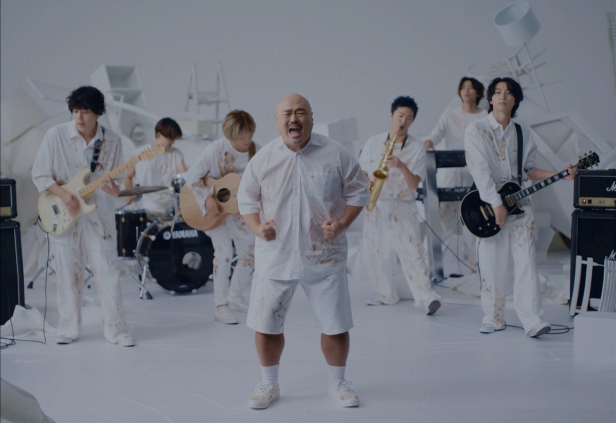 クロちゃん、7ORDERとバンド組み“新曲発表” 「本当は思っていても言え