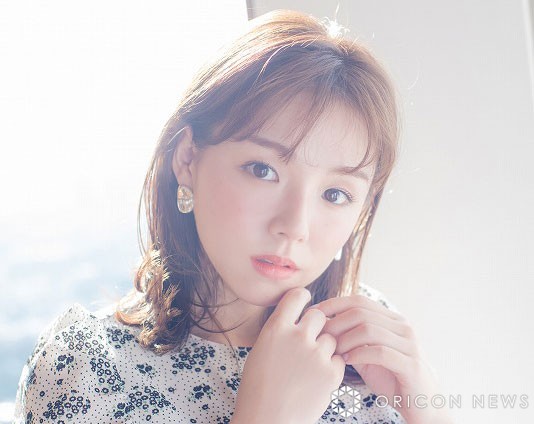篠崎愛　レイプ　アイコラ 篠崎愛、“貝殻ビキニ”で谷間くっきり「ゴージャスでセクシー」 新作カレンダーで豊満美バスト | ORICON NEWS