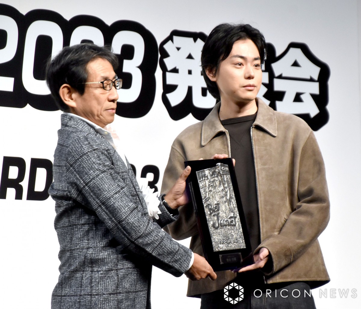 菅田将暉『ベストジーニスト』V2で表彰式に初参加 父からツッコミ