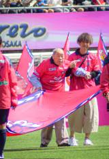 �X�^�W�A���Ŏ����̑��ŗ����ĉ������邽�߂ɒ��߂��Ƀ��n�r���ɗ�񂾁A92�΂̖{�ԑP�͂��� 