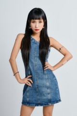 �K�[���Y�O���[�v�I�[�f�B�V�����wUNIVERSE TICKET�x�́g���j�R���h�Ƃ��ēo�ꂷ��Rian(La Chica)(C)SBS 