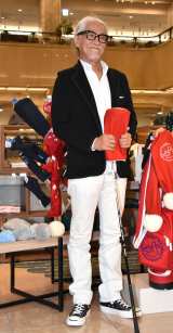 �uHOLLY'S GOLF MARKET�v�|�b�v�A�b�v�X�g�A�̎�މ�ɎQ�������x�싱���� �iC�jORICON NewS inc. 