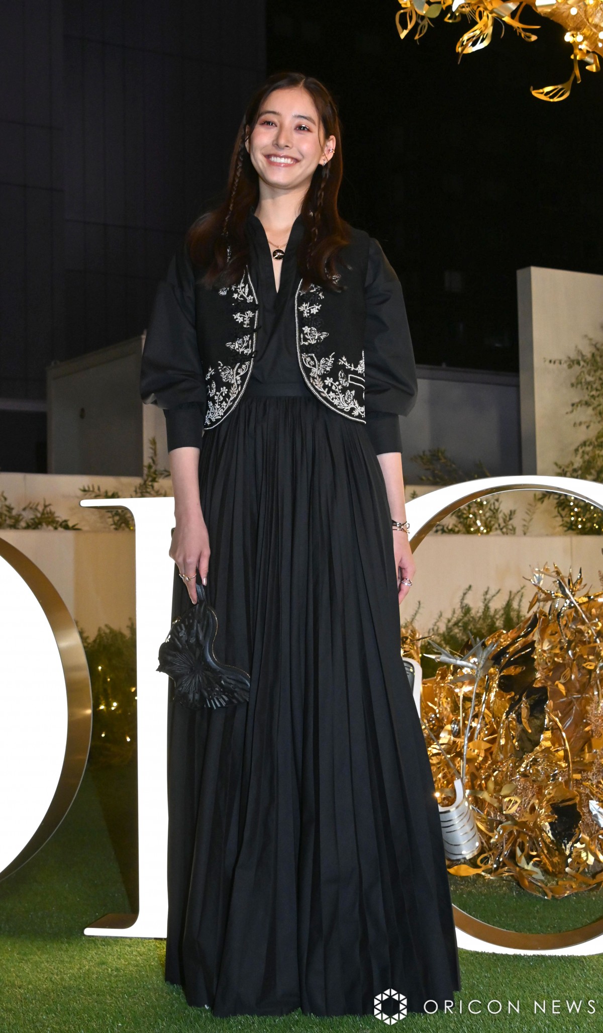 ディオールジャパンアンバサダー・新木優子、表参道に登場 ブラック