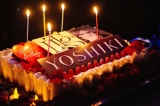 YOSHIKIの誕生日を祝うケーキ 