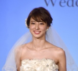 ���b��Δ��A�\�t�g�o���N�I���˖�ƌ����y�R�����g�S���z6�N�O�ɏ����h���X�p���񍐂̓��t�Ȍ���2�V���b�g 