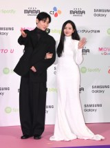 �w2023 MAMA AWARDS�x�̃��b�h�J�[�y�b�g�ɓo�ꂵ��(������)�t�@���E�~���q�����A�L���E�\�q���� (C)ORICON NewS inc. 