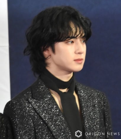 佐野雄大の画像・写真 | 【MAMA】INI、ブラックスーツでレッド