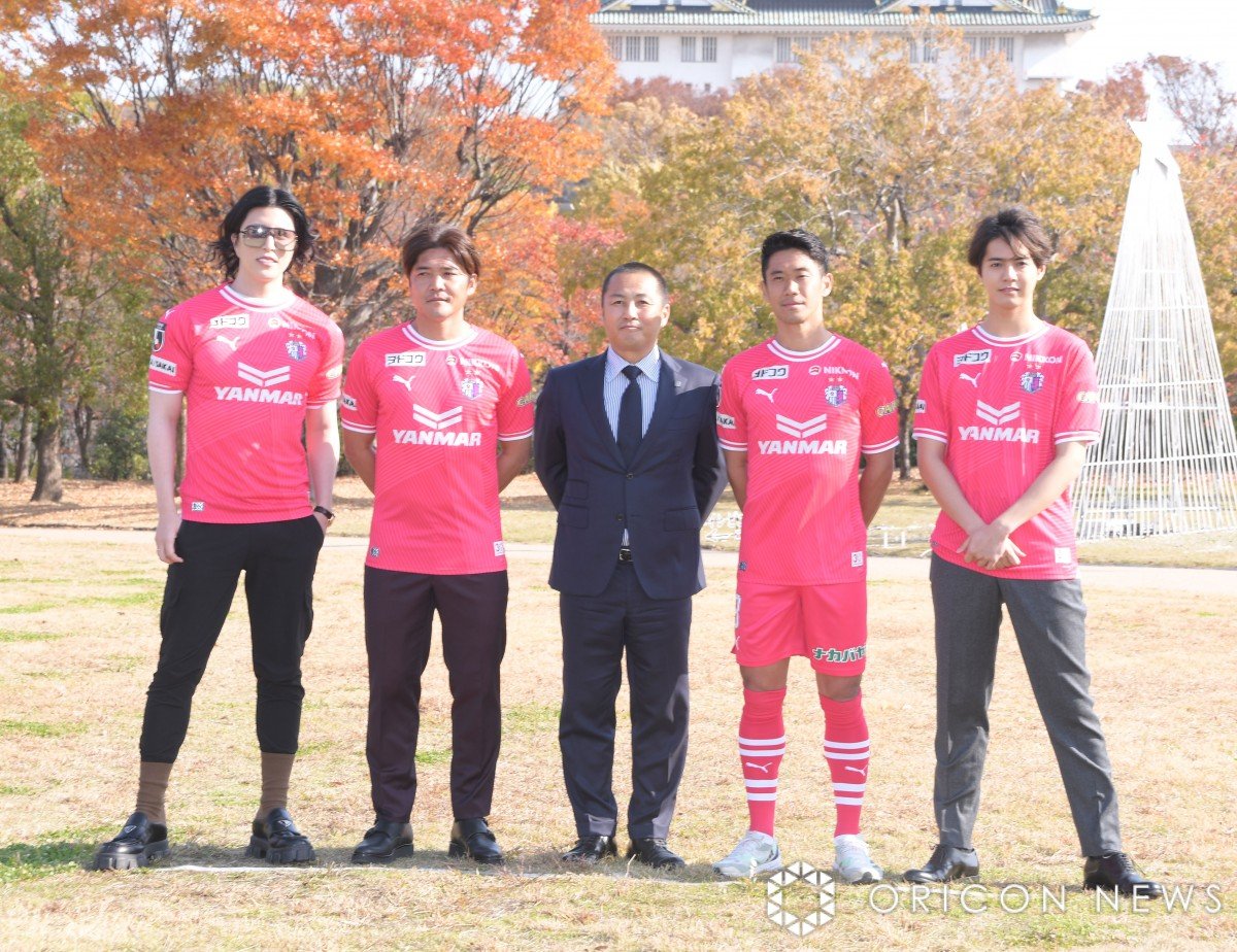 GENERATIONS片寄涼太、ビシッとグレースーツ→さわやか桜色のセレッソ