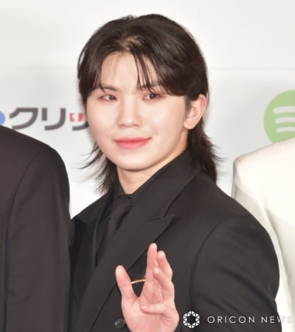 w2023 MAMA AWARDSx̃bhJ[ybgɓoꂵSEVENTEEN EWOOZI iCjORICON NewS inc. 