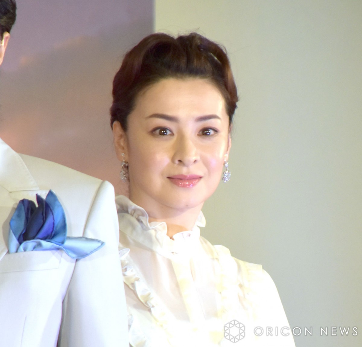 A檀レイ 画像・写真 | 福山雅治、史上最恐のヴィラン演じて心境 初のミュージカル作品で「大河ドラマ以来、声が枯れました」 檀れいをエスコート 5枚目 |  ORICON NEWS