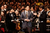 第41回『サントリー1万人の第九』に出演した(左から)田中圭、大竹耕太郎投手、佐渡裕氏(C)MBS 
