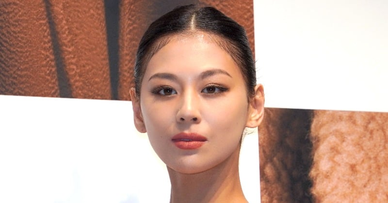 西内まりや、姉・西内ひろと美麗な“姉妹ショット” 母親と3人で京都