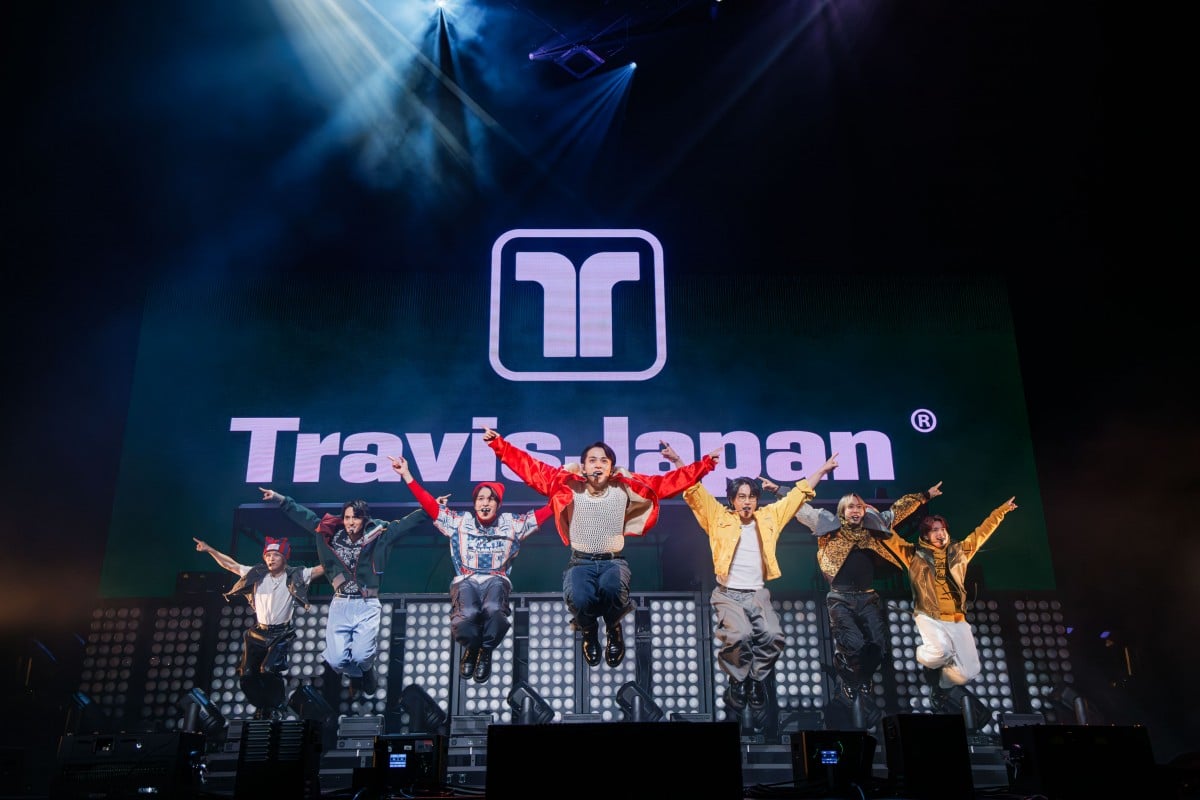 Travis Japan、覆面DJマシュメロの単独来日ツアー初日にサポートアクトとして登場 新曲など7曲披露し花添える | ORICON NEWS