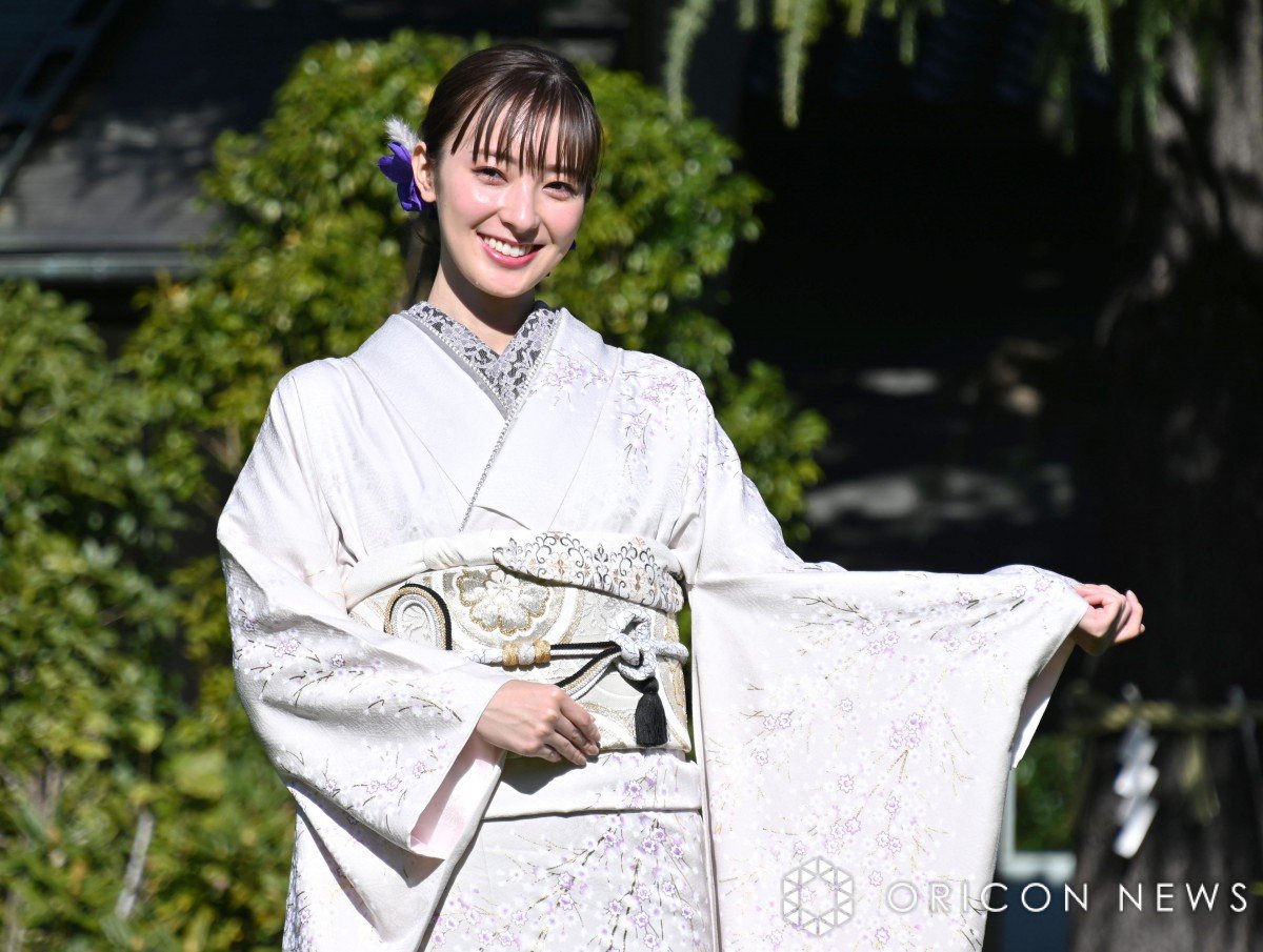 宮本茉由 直筆サイン入りチェキ（宮本茉由さん、石川恋さんの