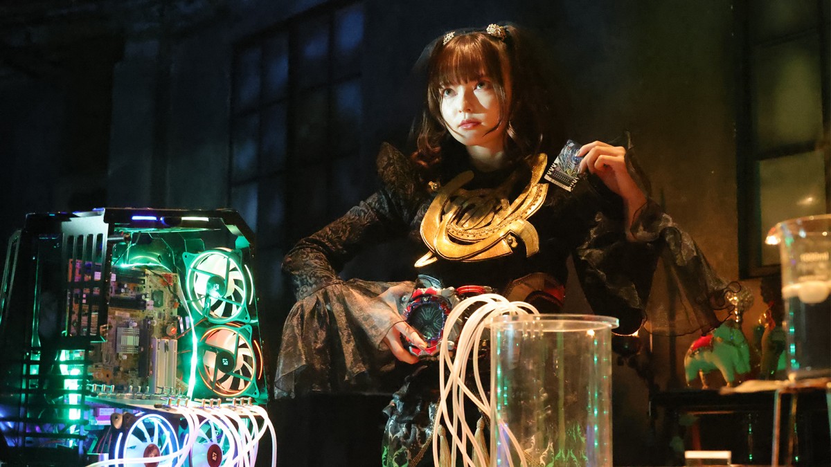 坂巻有紗 シリアルナンバー付き 直筆サイン入り写真パネル ラケシス