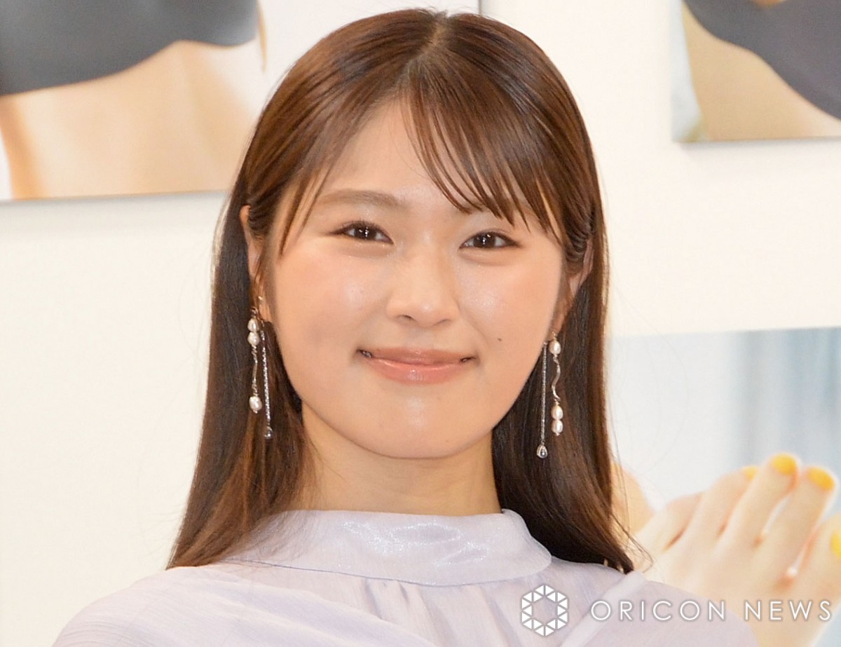 渋谷凪咲、胸元のぞく“夢のドレス姿”を大量投稿しNMB48卒コンを回顧 
