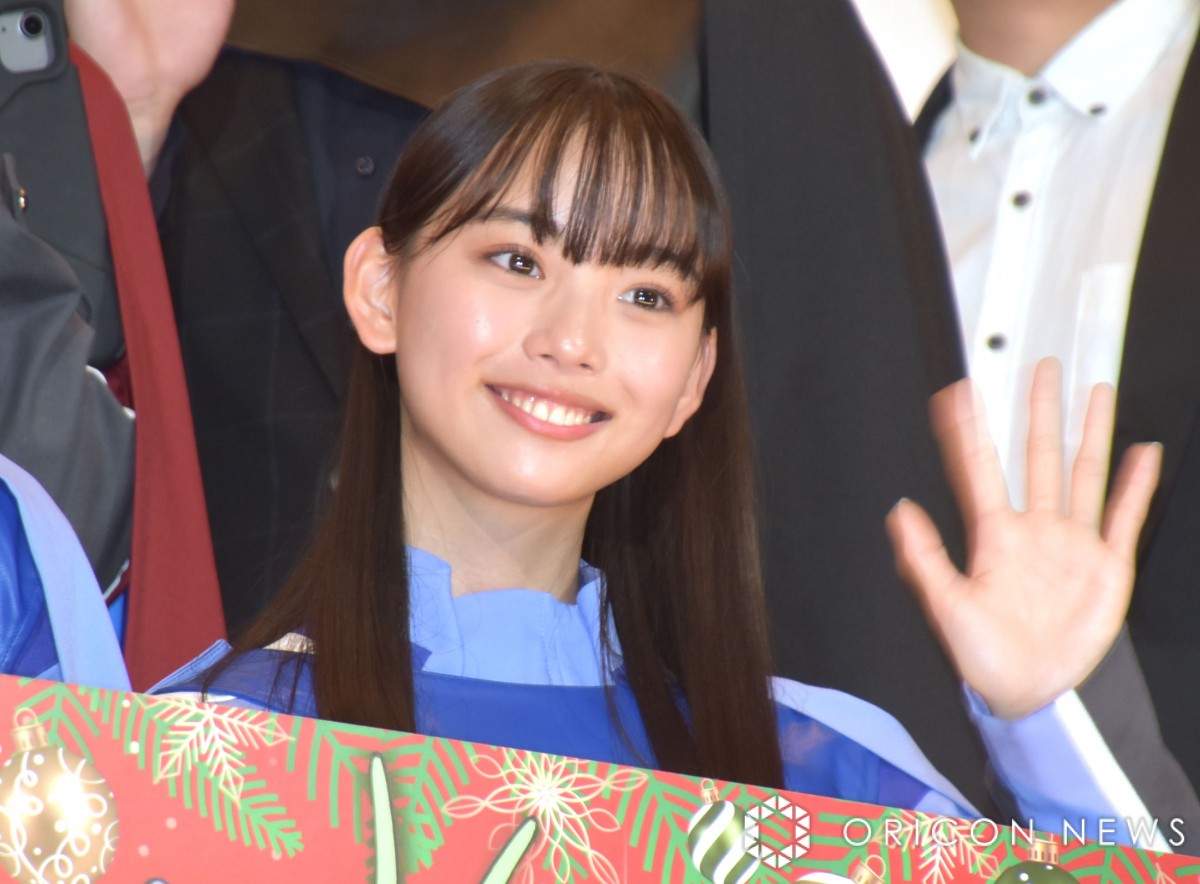 ガッチャード』松本麗世、15歳で仮面ライダーマジェード変身「仮面