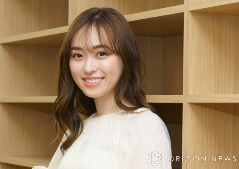 画像・写真 | 福原遥、太もものぞかせしゃがむ美麗なショットに反響