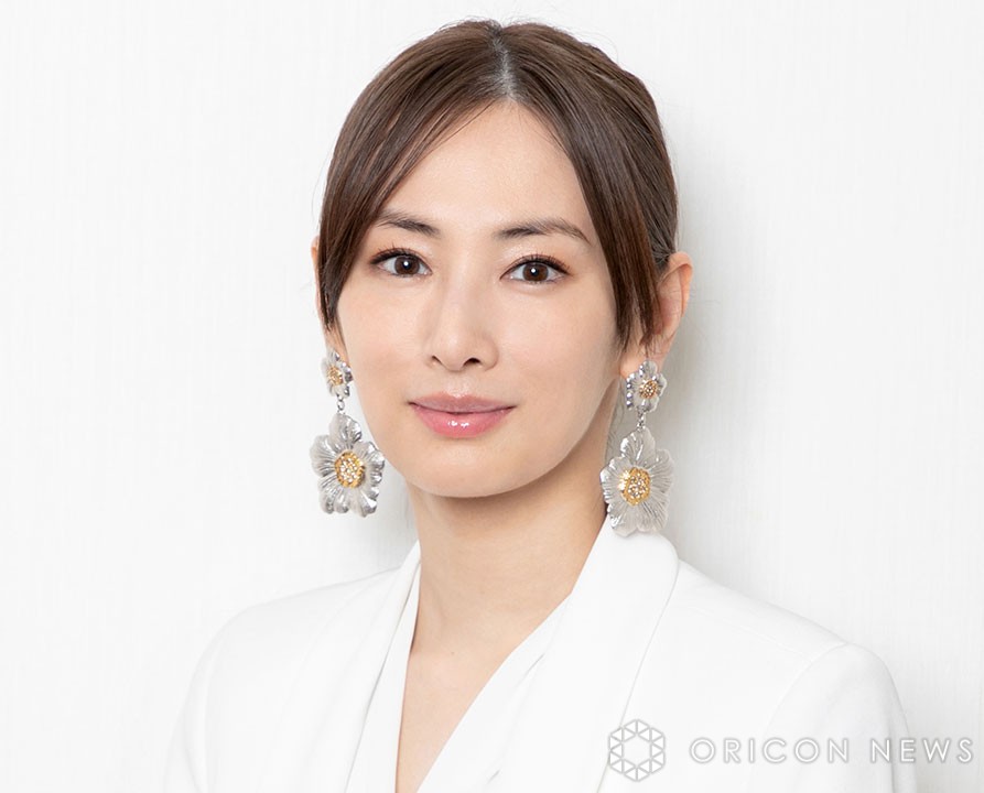北川景子、“全身スケスケ”ドレスで色っぽスタイル インスタラスト投稿「背中の綺麗さがヤバすぎます」「ずーっと見ていたい」 | ORICON NEWS
