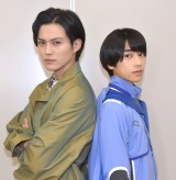 簡秀吉　ギーツ　本島純政　ガッチャード　直筆サイン入　2ショット　生写真　チェキ 仮面ライダーギーツからガッチャードにバトンタッチ 簡秀吉＆本島純政