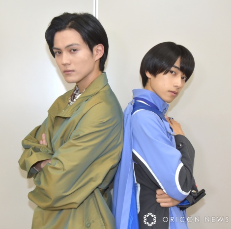 簡秀吉　ギーツ　本島純政　ガッチャード　直筆サイン入　2ショット　生写真　チェキ 簡秀吉 ギーツ 本島純政 ガッチャード 直筆サイン入 2ショット