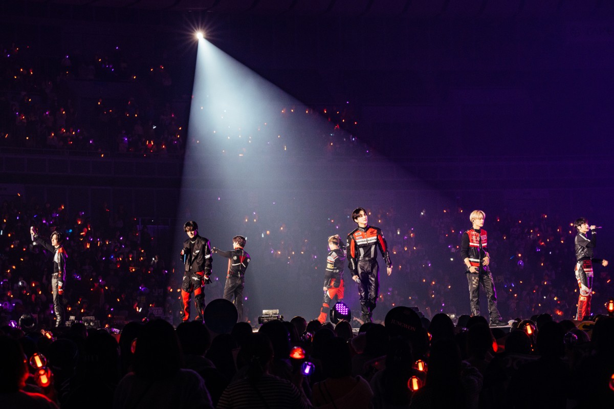 ENHYPEN×&TEAM、16人でのキメ顔・愛きょう披露にファン歓喜 『BEAT AX