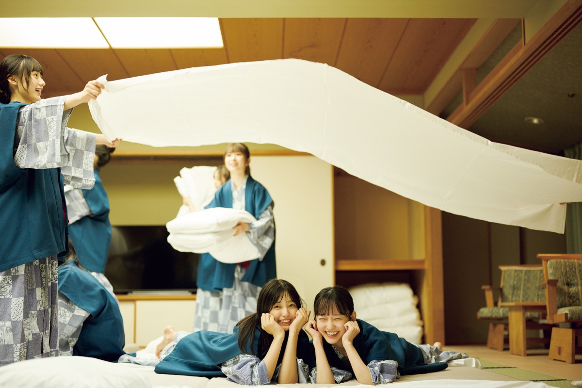 乃木坂46・5期生写真集『あの頃、乃木坂にいた』 浴衣ではしゃぐ修学