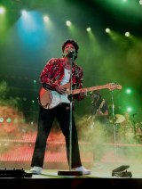 ブルーノマーズ 来日公演2024 セトリ紙 ブルーノ・マーズ ライブ 2024 東京ドームに参戦！セトリ・曲