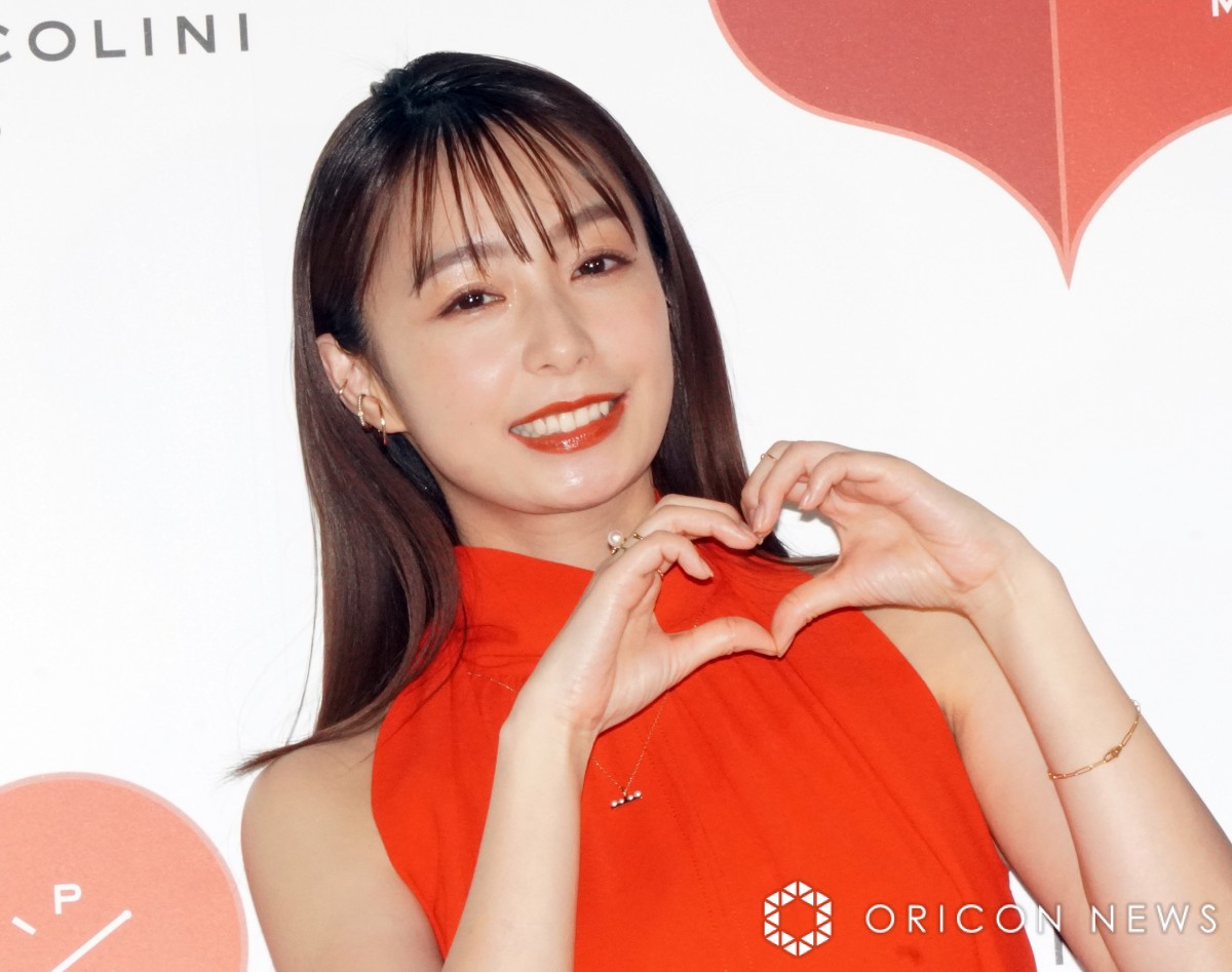 [抽選1名当選品]宇垣美里 サイン入りHMV30周年Tシャツ アナウンサー 宇垣美里、大胆な肩出しドレス姿に大反響「脇辺りがヤバイ」「圧巻にし