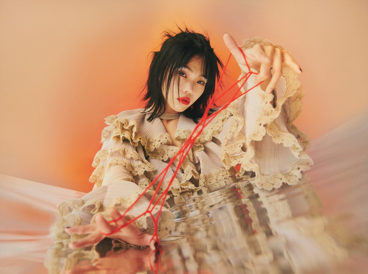 アイナ・ジ・エンド、映画『変な家』主題歌書き下ろし、“なにか・が