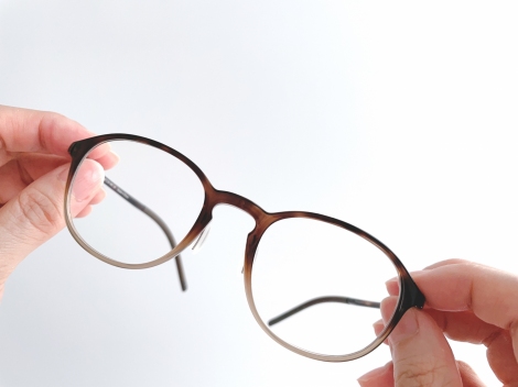 サムネイル 眼鏡のUVレンズ、20年以上前の知識がいまだ広まったままに 