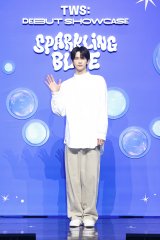 SHINYU�i�V�����j=TWS�i�g�D�A�X�j1st�~�j�A���o���wSparkling Blue�x�̃��f�B�A�V���[�P�[�X���iP�j���iC�jPLEDIS Entertainment 
