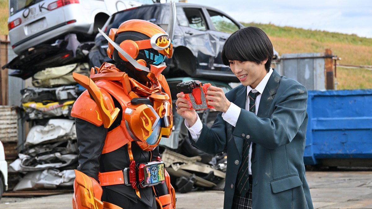 仮面ライダーガッチャード』“マジェード”松本麗世＆下園愛弓がTTFC副