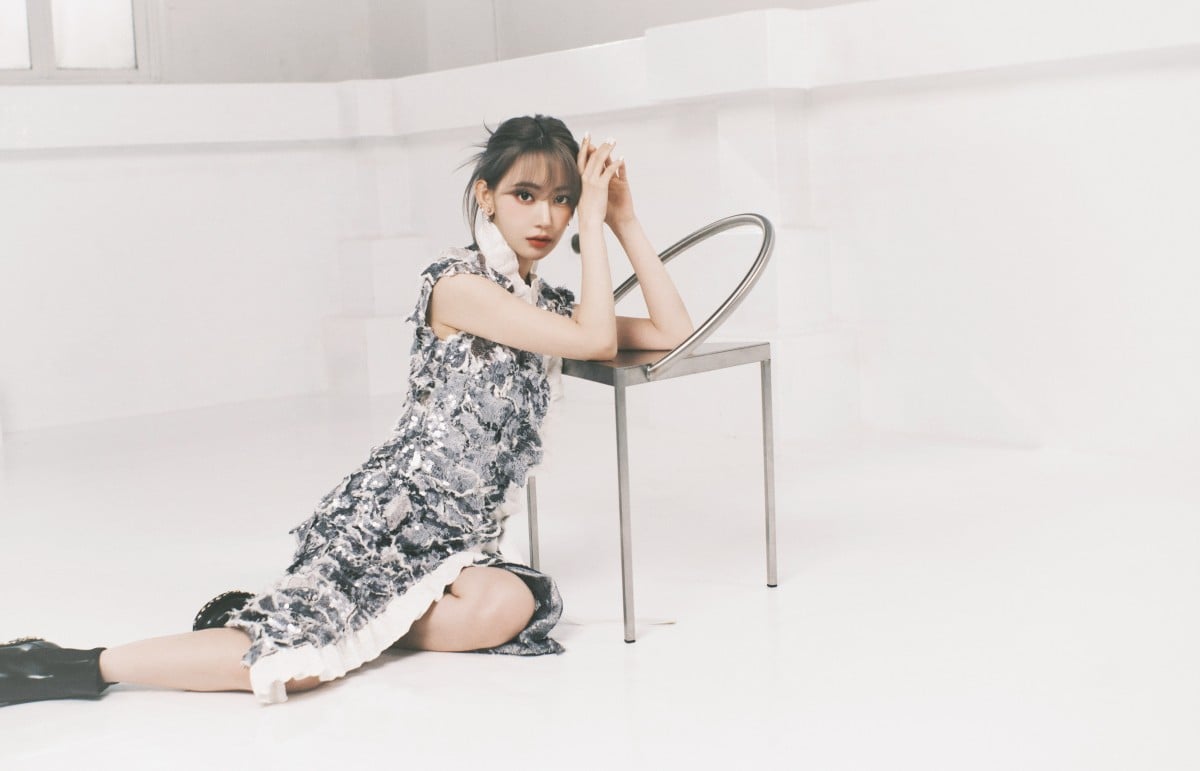 LE SSERAFIM・宮脇咲良、はかなく美しい現代のミューズを体現 「ルイ