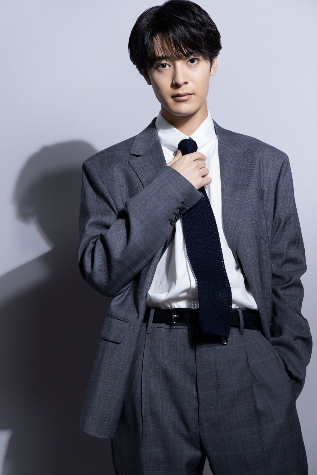 画像・写真 | “一条天皇”塩野瑛久、優しい表情でスイーツに舌鼓 新連載