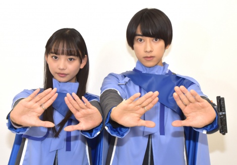 仮面ライダーガッチャード　一ノ瀬宝太郎　本島純政　直筆サイン入り　生写真　チェキ 仮面ライダーガッチャード 一ノ瀬宝太郎 本島純政 直筆サイン