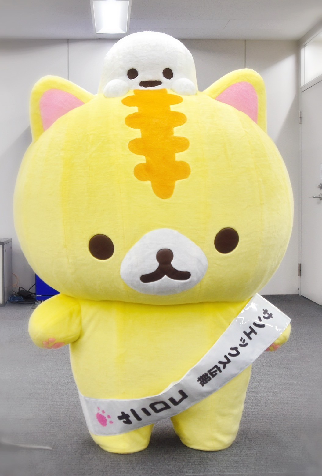 猫の手を借りた」サンエックス、“ころころコロニャ”が広報として