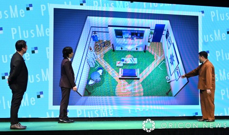 �}�C�z���V�v���_�N�g�wPlusMe�x ���[���`�L�Ҕ��\��̗l�q�i������j�T���ꐭ��\������В��A����ǂ���܁A����P���� �iC�jORICON NewS inc. 