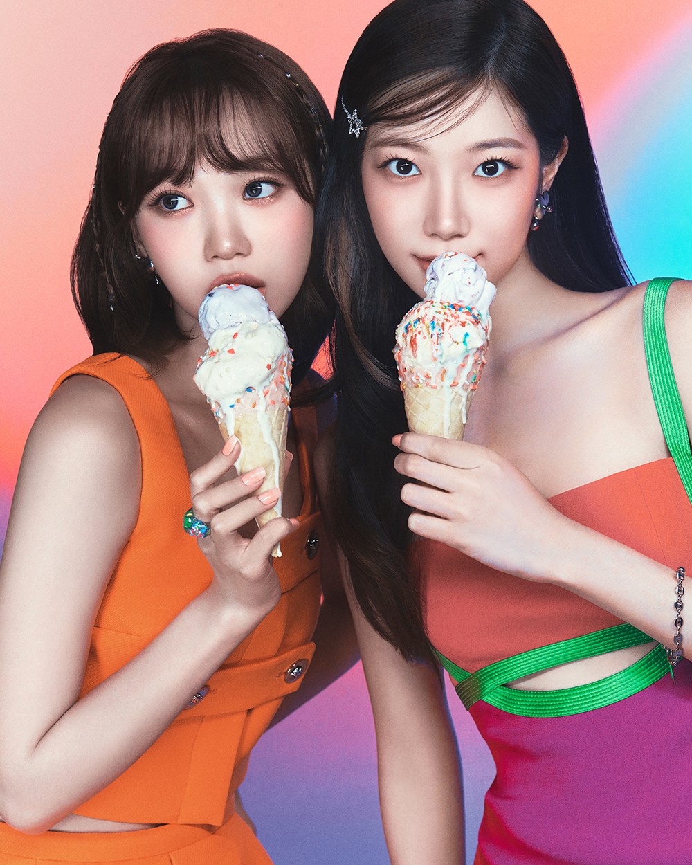 画像・写真 | LE SSERAFIM、関係性が垣間見えるペアフォトで魅了 「ホットクールズ」「サマーズ」「クラウンズ」など 1枚目 |  オリコンニュース（ORICON NEWS）