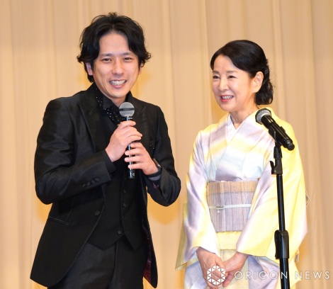 Kazunari Ninomiya y Sayuri Yoshinaga en la 66ª ceremonia de entrega de premios Blue Ribbon (desde la izquierda) (C) ORICON News inc. 