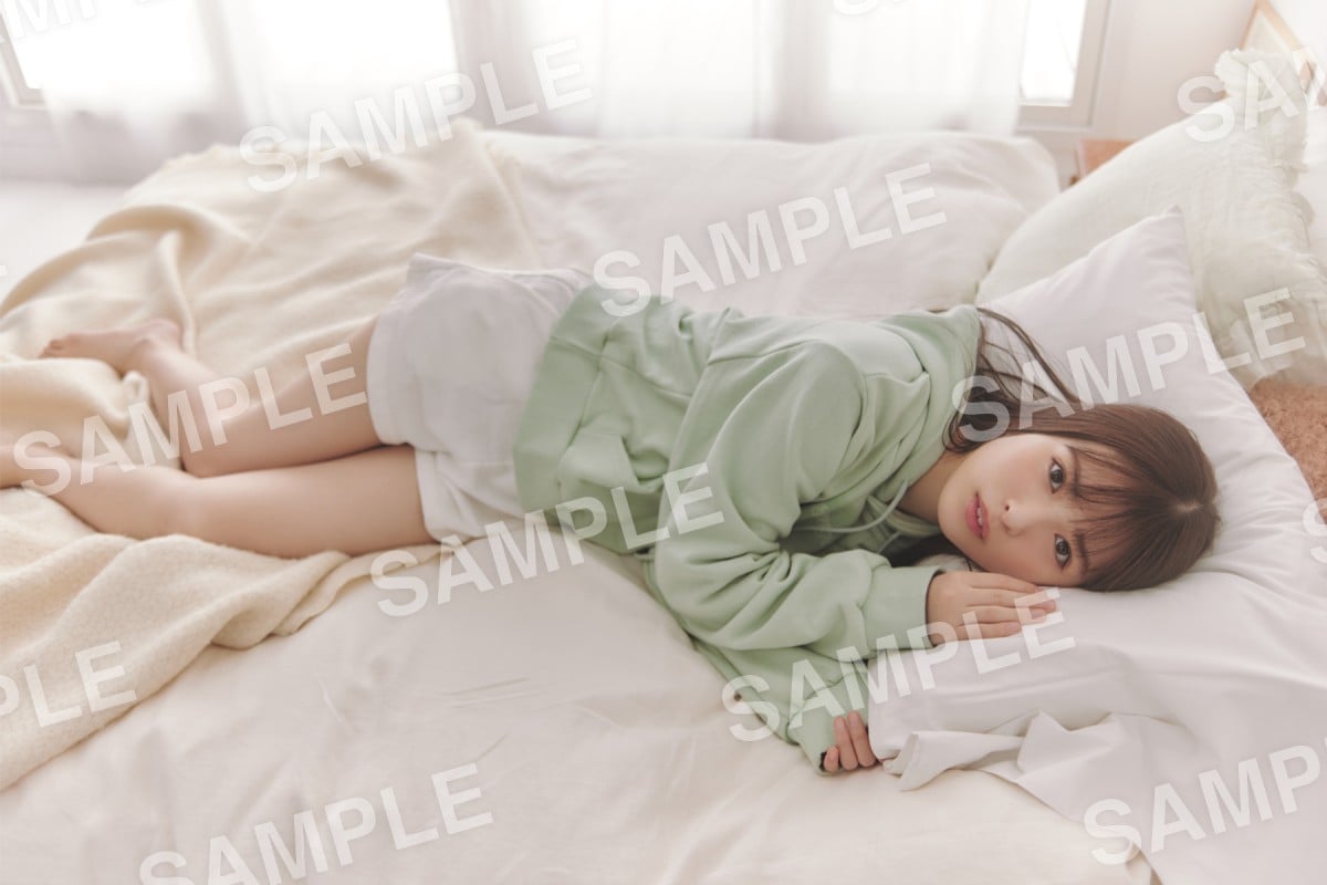 乃木坂46・小川彩、最年少の”甘え顔” 5期生写真集から特典ポスター