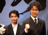 映画『室町無頼』製作発表会見に出席した（左から）長尾謙杜、大泉洋 （C）ORICON NewS inc. 