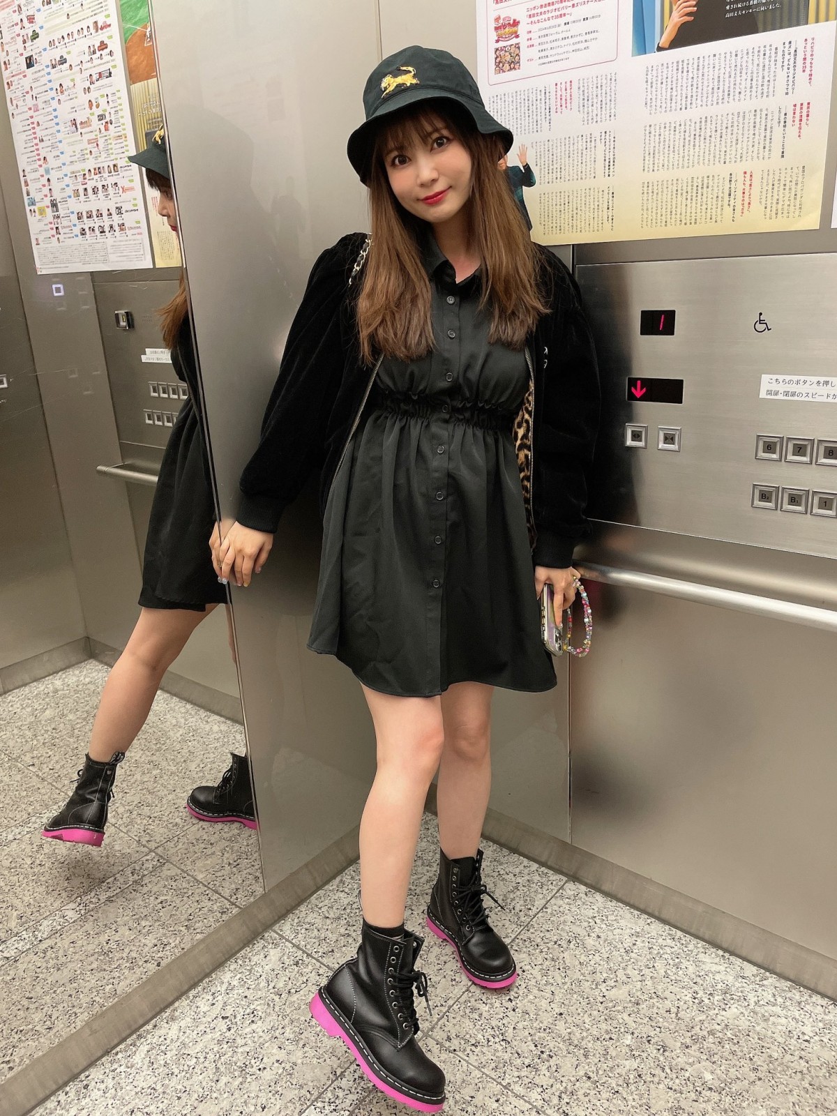街中 美脚 顔出し 中川翔子、超ミニスカ姿で美脚あらわ「めっちゃカワイイ」「似合ってる」 | ORICON NEWS